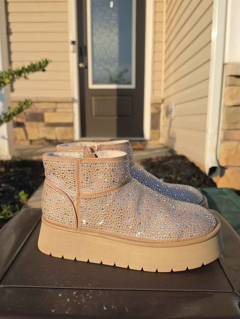 Wild Fable Womens Size 6 Platform Boots Sparkly Rhinestone Tan Cozy